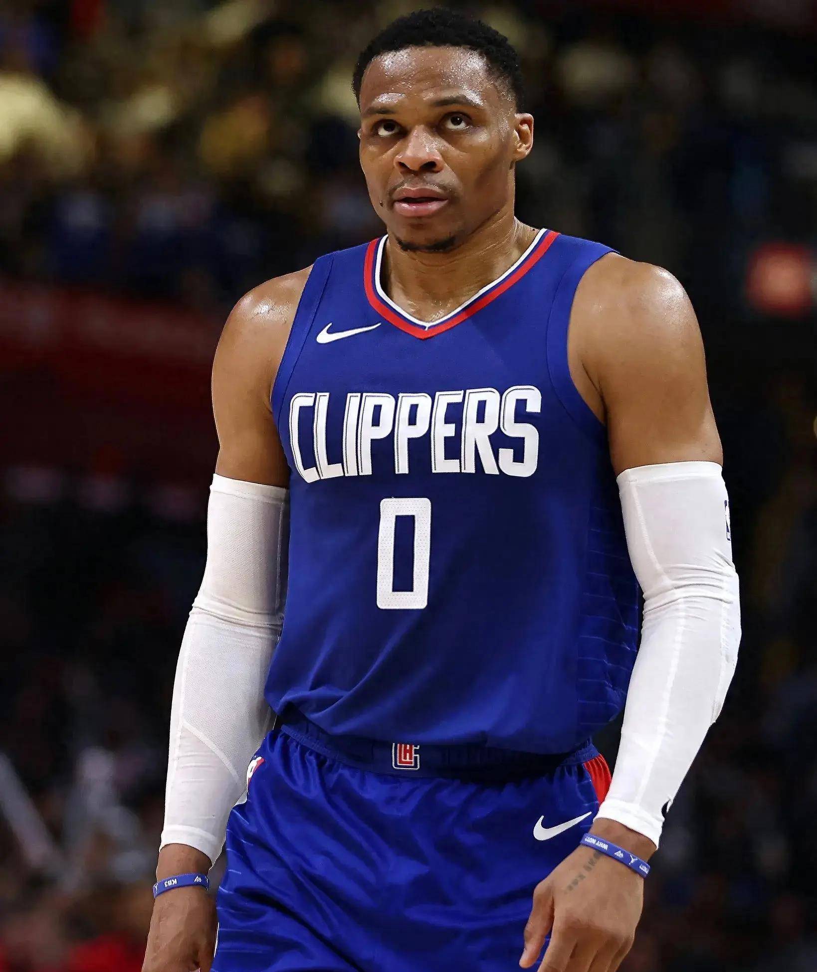 上半场累计第4次！杨瀚森次节协防再送防守犯规（上半场已第4次！杨瀚森次节协防再被吹防守犯规）