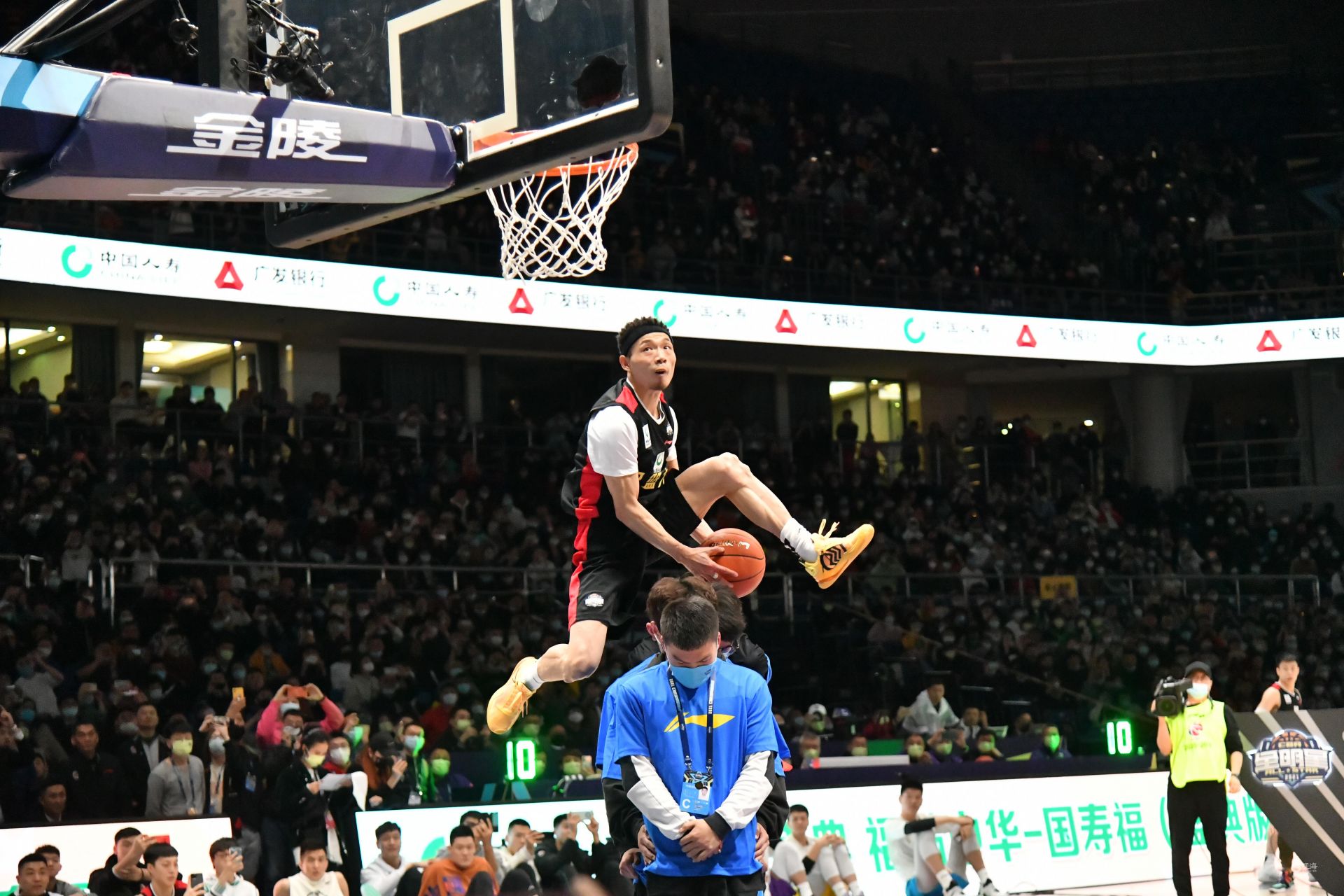 科贝：本轮西甲对阿隆索的未来至关重要，若战绩不佳可能下课（科贝：本轮西甲成阿隆索去留关键战，若成绩不理想或将下课）