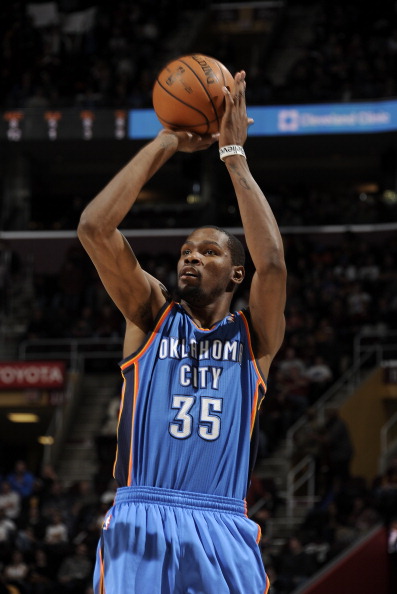 埃里克：阿劳霍是个非常受欢迎的人，我们正敞开双臂等他归来（埃里克：阿劳霍人气极高，我们张开双臂迎接他的回归）