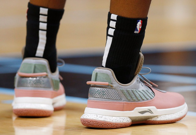 广东目标双冠，北京心仪外援遭截胡，辽宁欲更换外援，新疆队长受伤（广东冲击双冠，北京意中外援遭抢签，辽宁考虑换外援，新疆队长受伤）