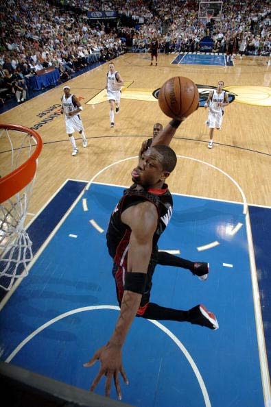 荷兰足协官方：小克鲁伊维特因伤缺战立陶宛，已经返回俱乐部（荷兰足协宣布：小克鲁伊维特因伤无缘对阵立陶宛，已返回俱乐部）